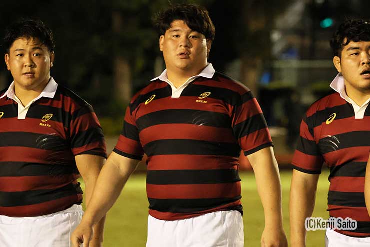 平山風希(中央)