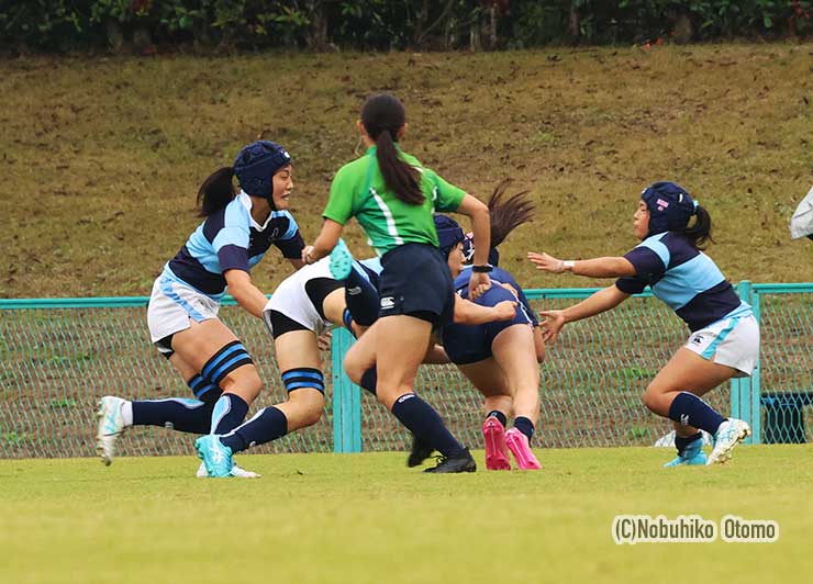 前半2分、四日市⑤原田唯衣が先制トライ