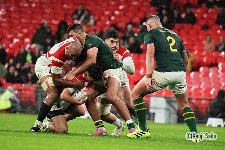 デアレンデに対して、リーチとライリーが対応