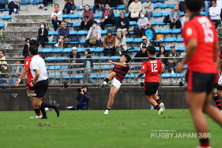 服部亮太のロングキックはこの日もチームを助けた