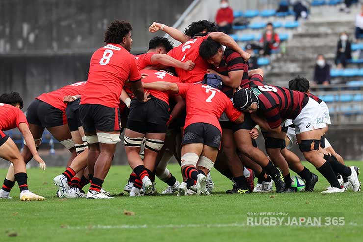 スクラムでは早稲田が優位に