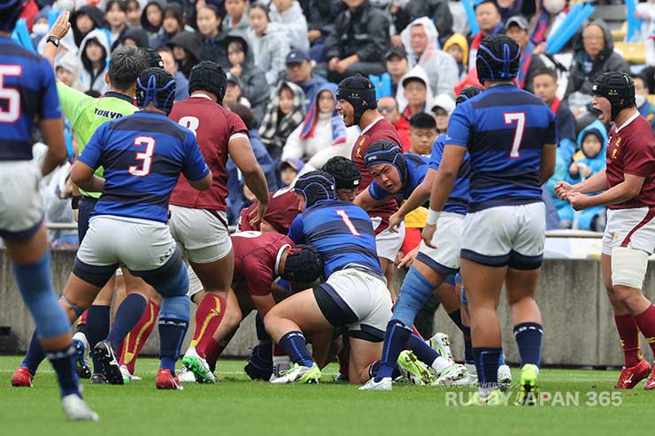 キックオフ直後のの接点でプレッシャーをかけた目黒学院が相手のペナルティを誘ってマイボールへ