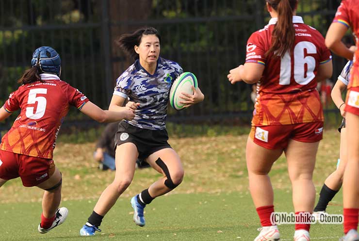 突破を図るPiecesのFB安藤菜緒