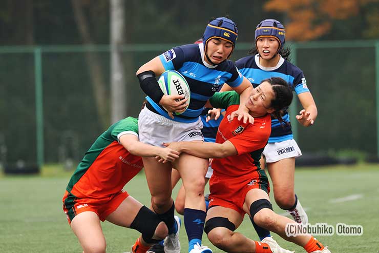 MIPを受賞した日体大の1年生FB杉本姫菜乃の突進