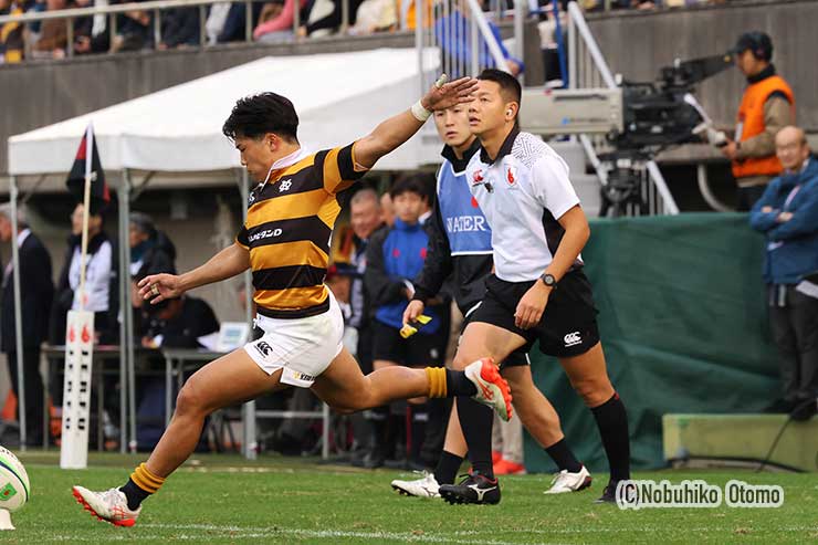 慶大の1年生SO小林もすべてのゴールキックを成功