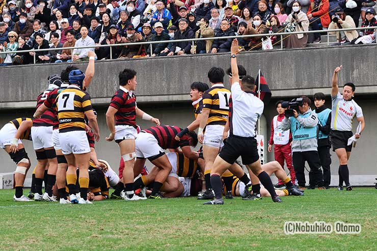 7分、早大HO清水が先制トライ