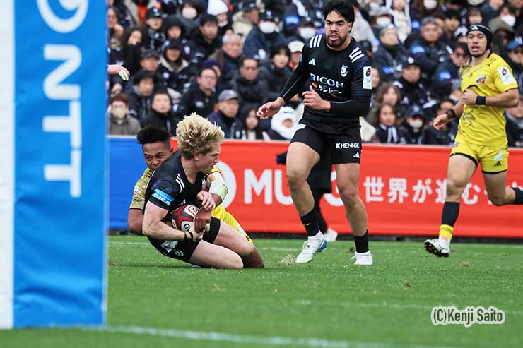 松島幸太朗のタックル