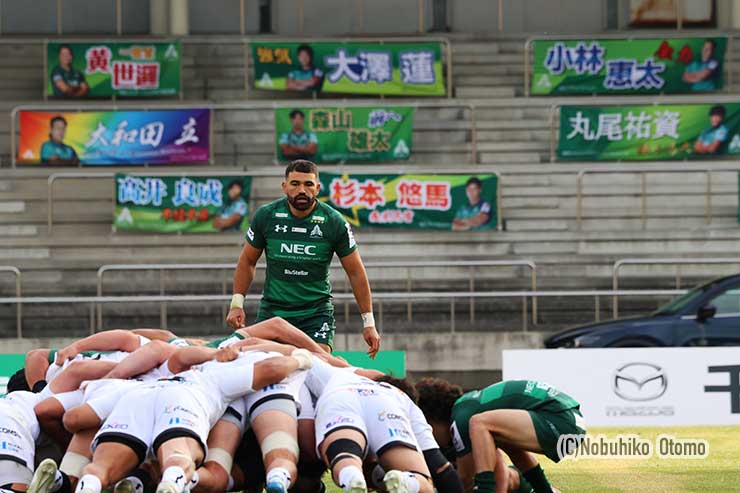 スタンドには名物・選手応援横断幕が多数張り出された