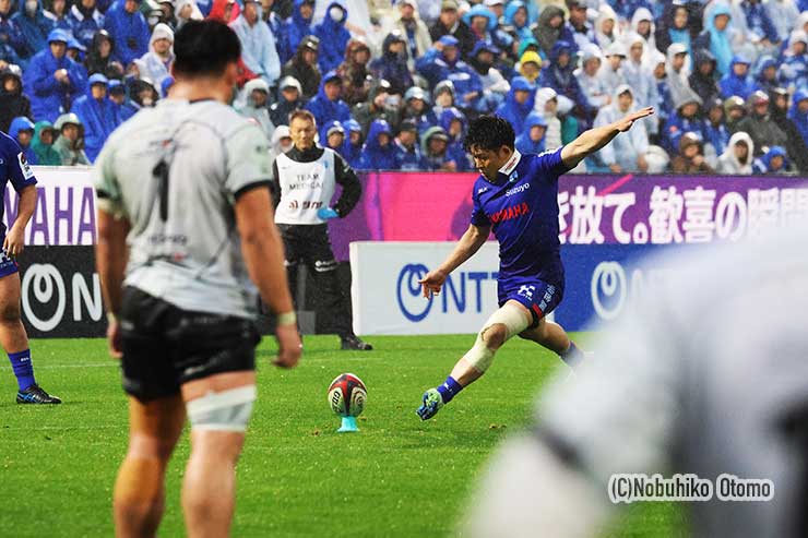 62分、静岡が家村のPGで22－19と勝ち越す