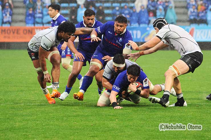 静岡FL大戸の突進をトンガタマがサポート