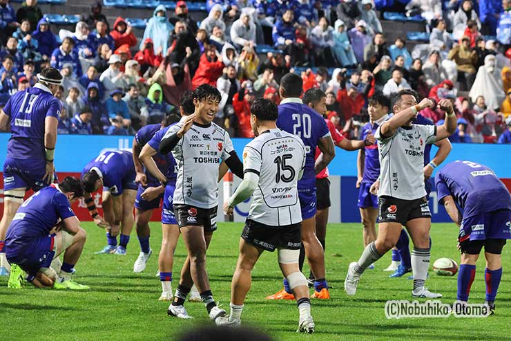 静岡の猛攻も一歩及ばず、喜ぶBL東京フィフティーン