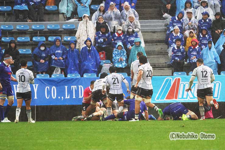 64分、BL東京はタマニバルのトライで再逆転