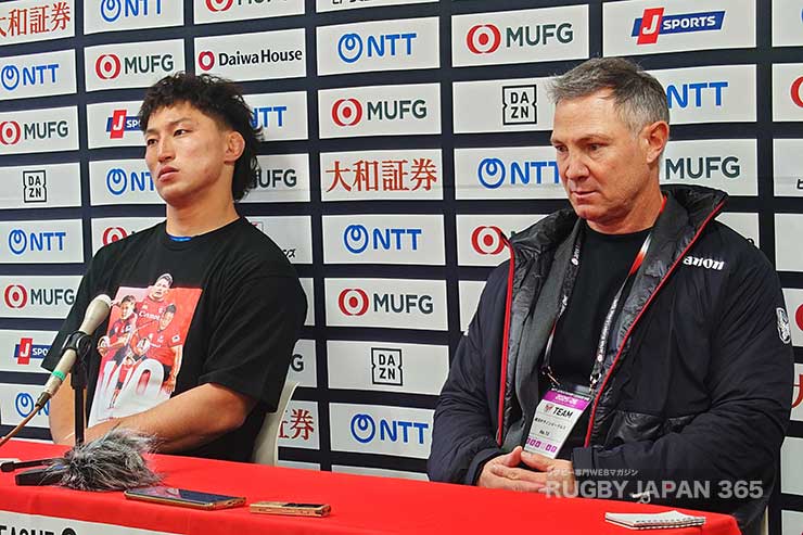 古川聖人ゲームキャプテン(左)、レオン・マクドナルドHC(右)