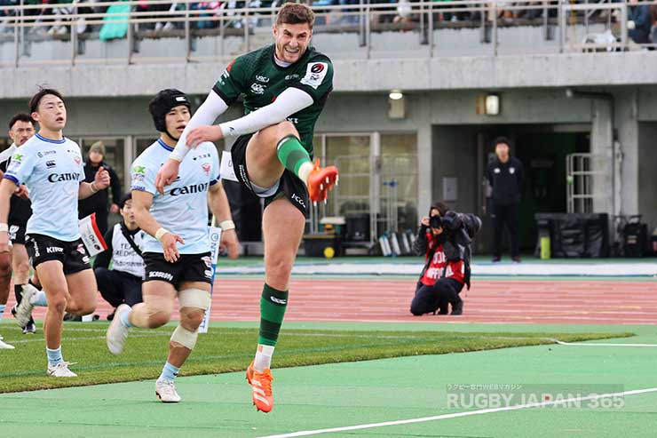 グレイソンがボールを蹴り出しノーサイド