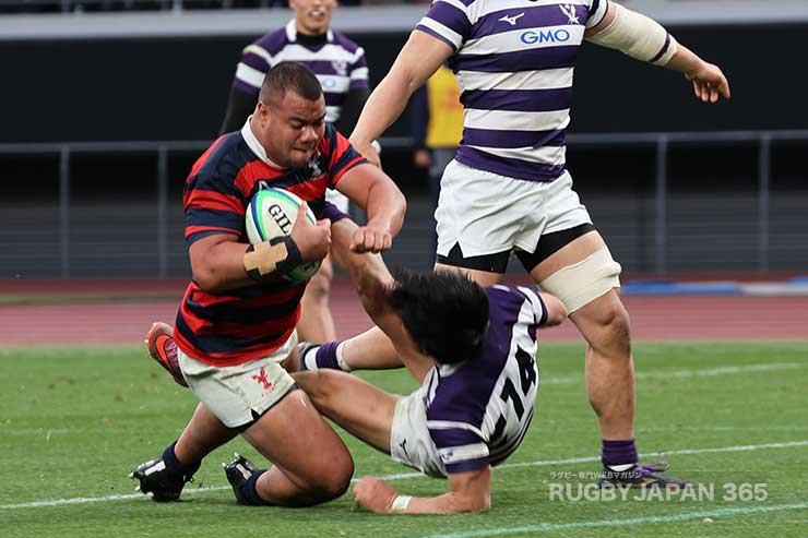 シオネ・ポルテレが白井瑛人と跳ね飛ばしトライ