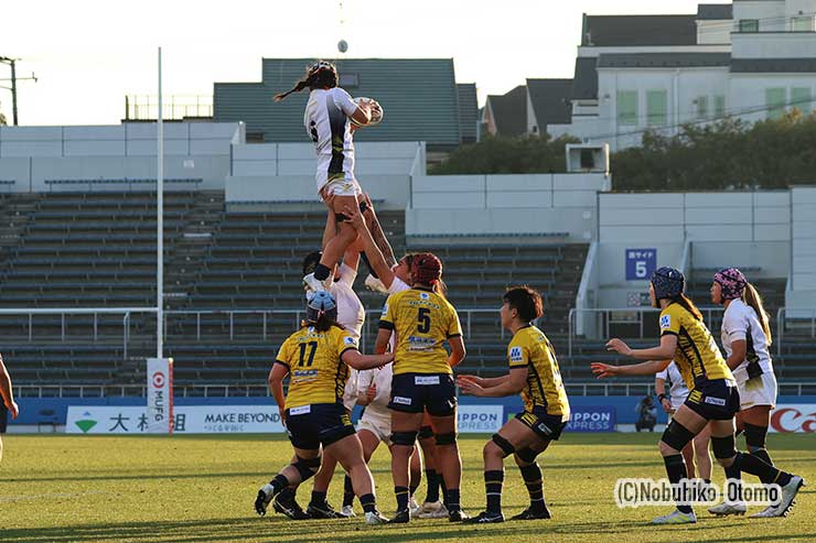 日経大ラインアウトの高いリフト