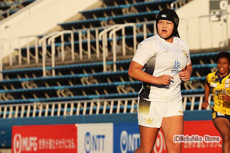 後半10分、日経大は相手ゴール前の密集からPR町田美陽がトライ