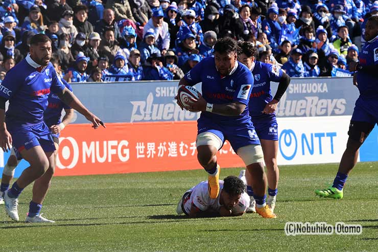 静岡No8トンガタマの突進