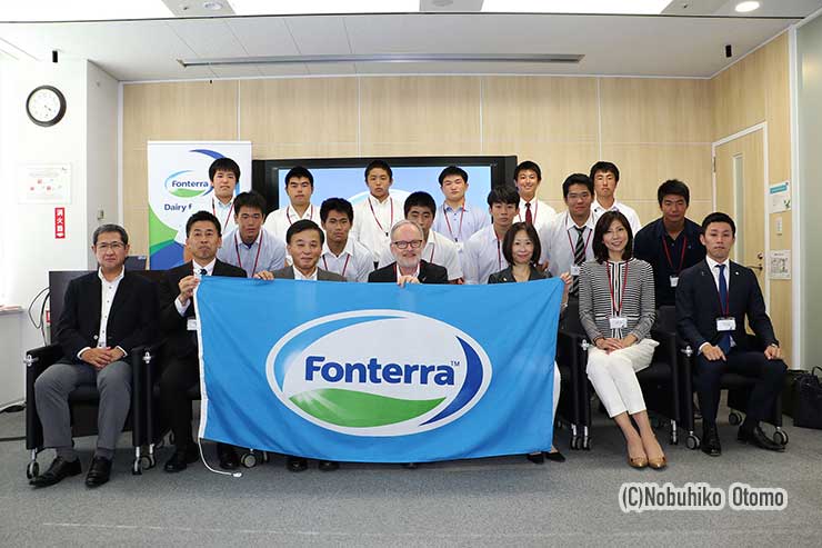 2018年壮行会で。後列左から３人目が鈴木風詩、４人目が麻生尚宏