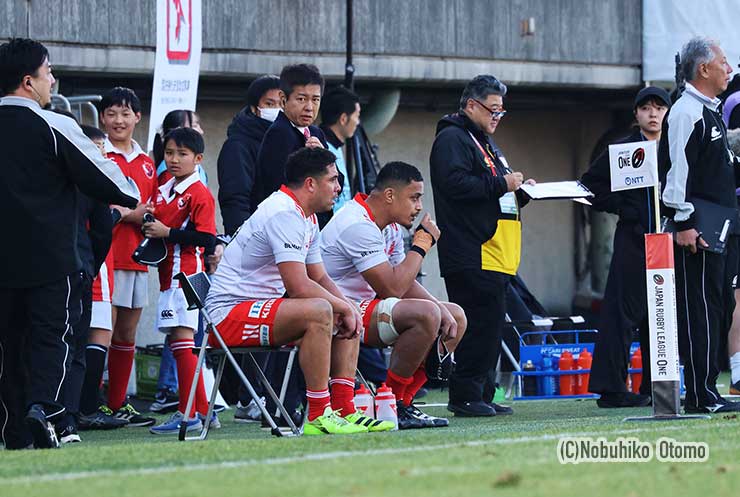 神戸はイエロカードが2枚。13人での戦いとなった