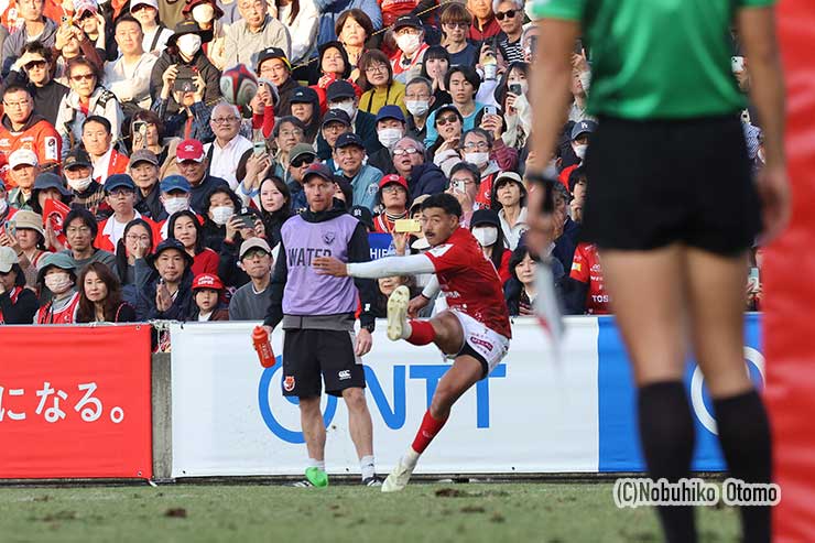 モウンガのゴールは決まらず