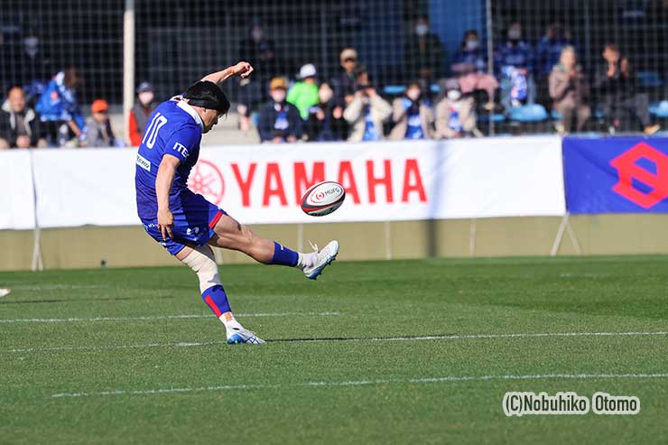 試合は静岡SO家村のキックオフで始まった