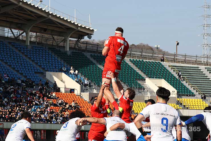 前半25分、ゴール前ラインアウトから