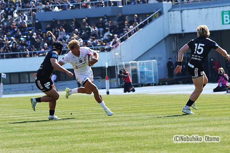 浦安FB山中をラムズのメインとルーカスがマーク