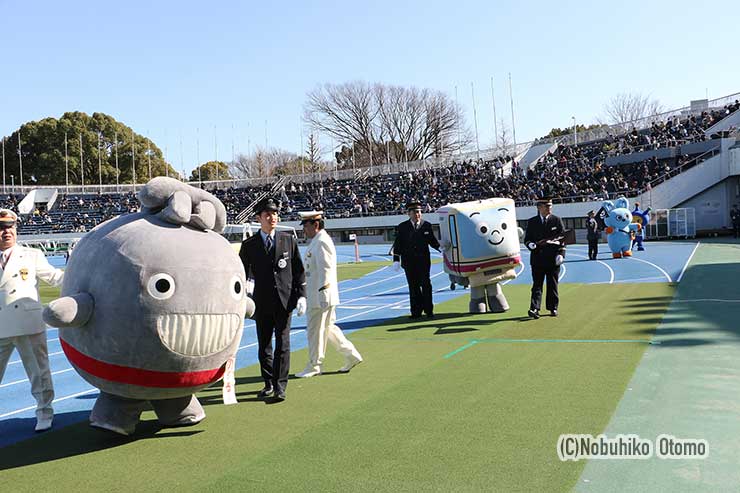 会場には東急線の「のるるん」小田急線の「もころん」京王電鉄の「けい太くん」、各鉄道の車掌さんも来場