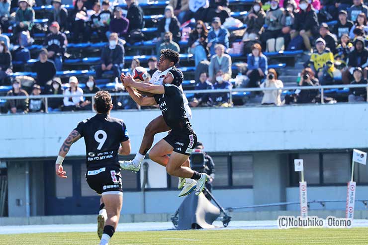 浦安のカブバティとラムズのメインがハイボールを競りあう