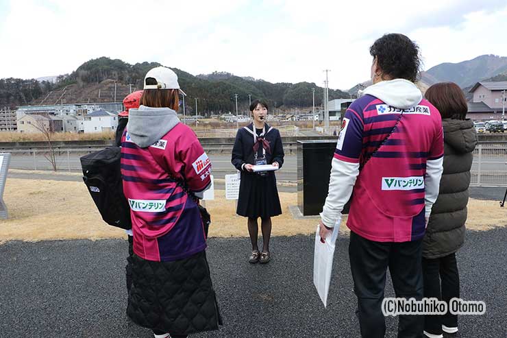 「夢団」の高校生の語り部に花園ファンも聞き入り、涙ぐむ人も。