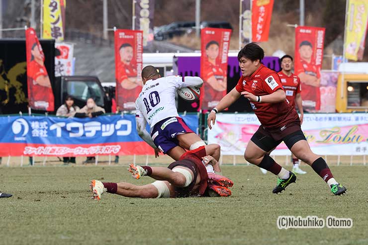 花園SOリボックに襲い掛かる釜石DF