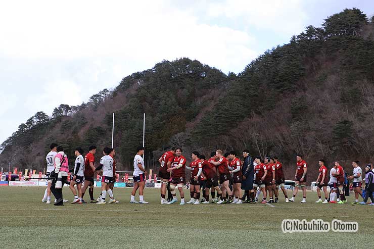 健闘を称えあう両フィフティーン