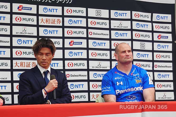 金澤篤HC（左）