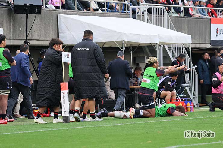 逆転PGを狙うケラーマンへ念を送るレメキロマノラヴァ