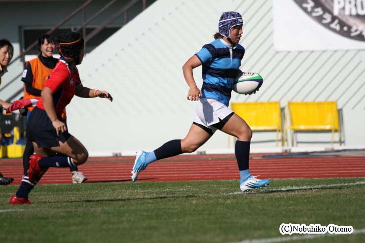 前半14分、日体大LO松尾のトライ