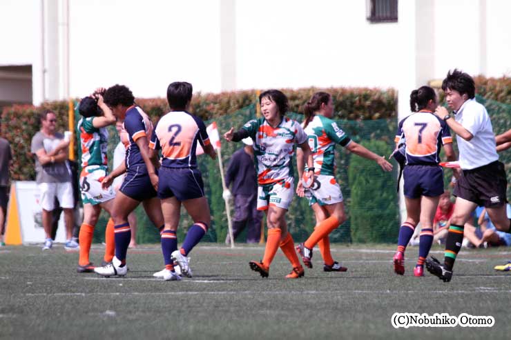 中村千春主将(写真中央)